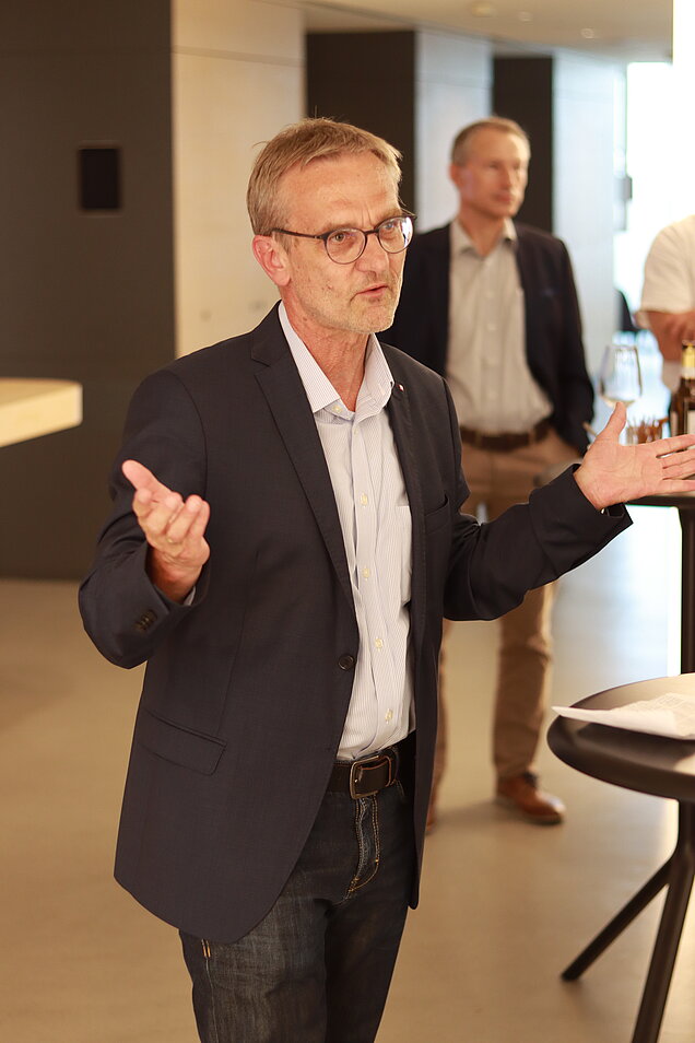 Norbert Altmann verabschiedet Herrn Kessmann